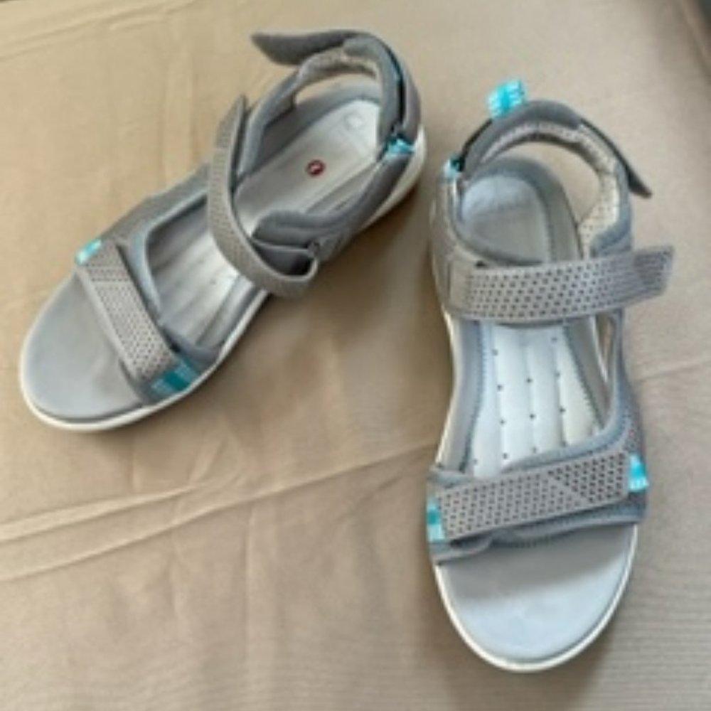 Clarks Adjustable Walking Sandals 7 1/2 Wide